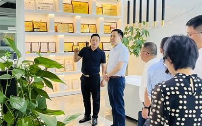 龙华民治街道张高攀书记莅临NG南宫体育考察、指导，助力NG南宫体育持续健康发展！